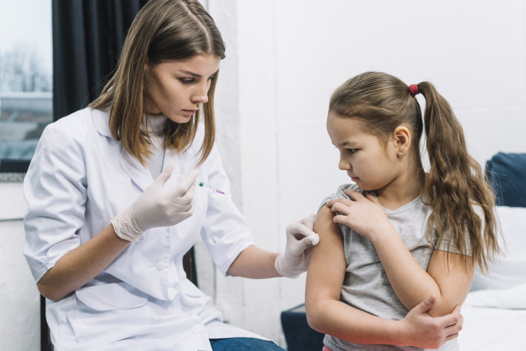 Дефицит вакцины: В Калининграде не прививают детей от кори, краснухи и .