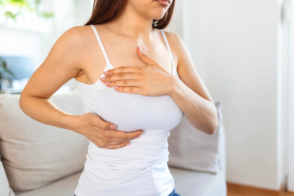 Онколог Исакова: Односторонняя боль в груди у женщин указывает на рак