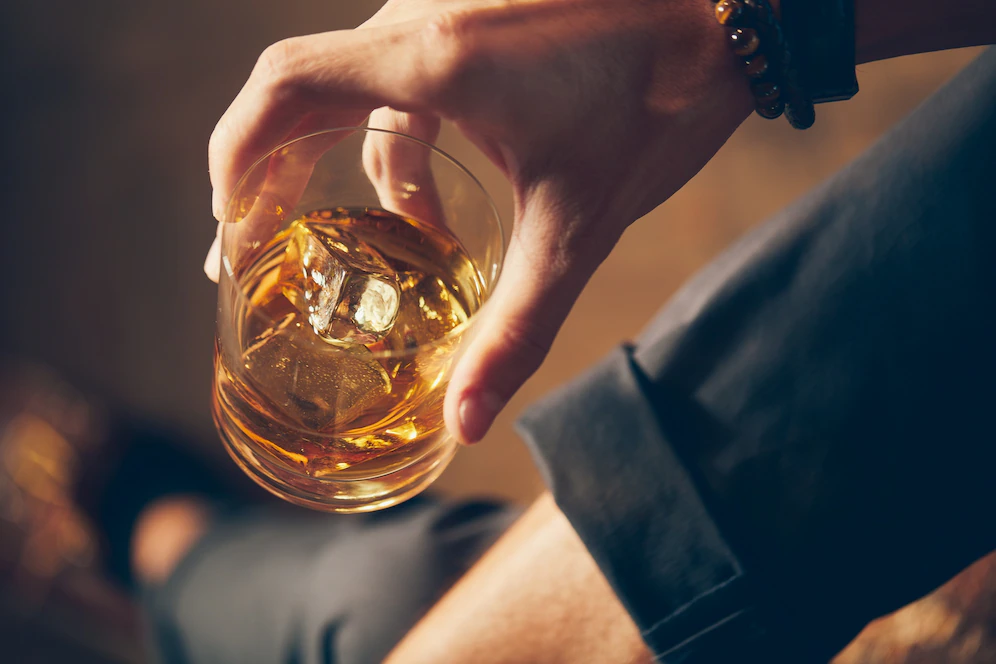 Психотерапевт из США Керстинг объяснил, почему американцы стали пить больше алкоголя