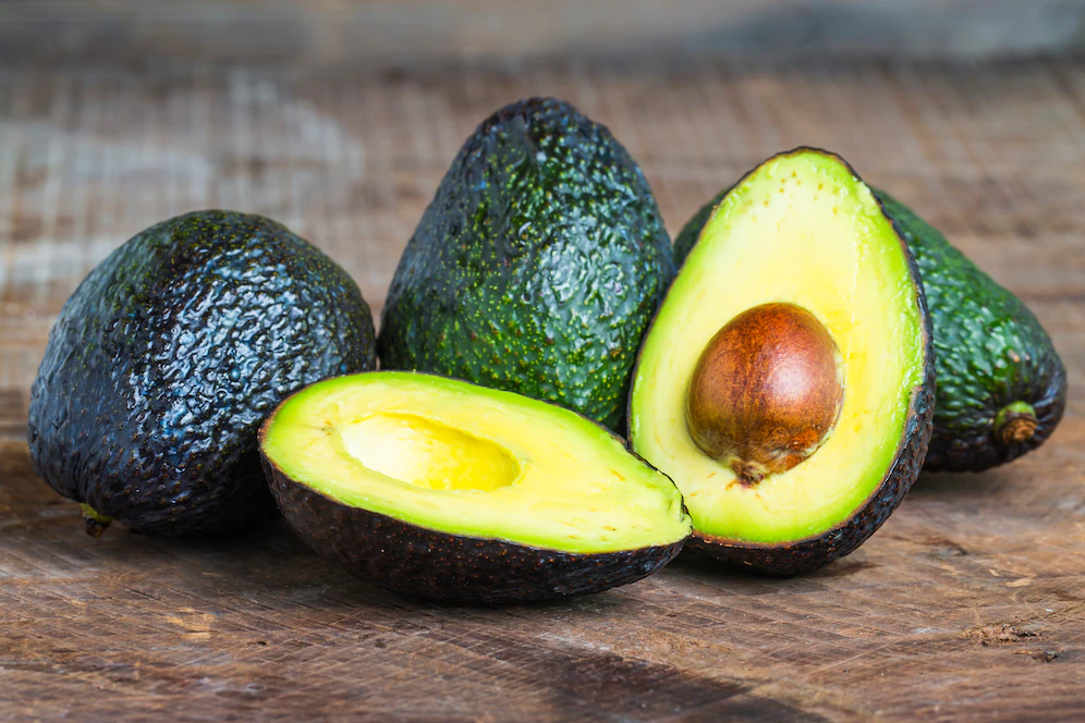 Нутрициолог Строков отнес авокадо к фруктам, в которых менее всего сахара