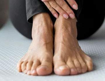 Доктор Бельхамиди объяснил, что «косточки» на ногах могут увеличиться из-за артрита и подагры