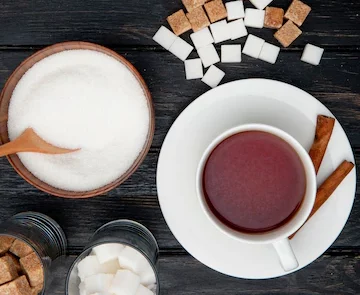 Диетолог Арзамасцев отнес сладкий чай к опасным для здоровья напиткам