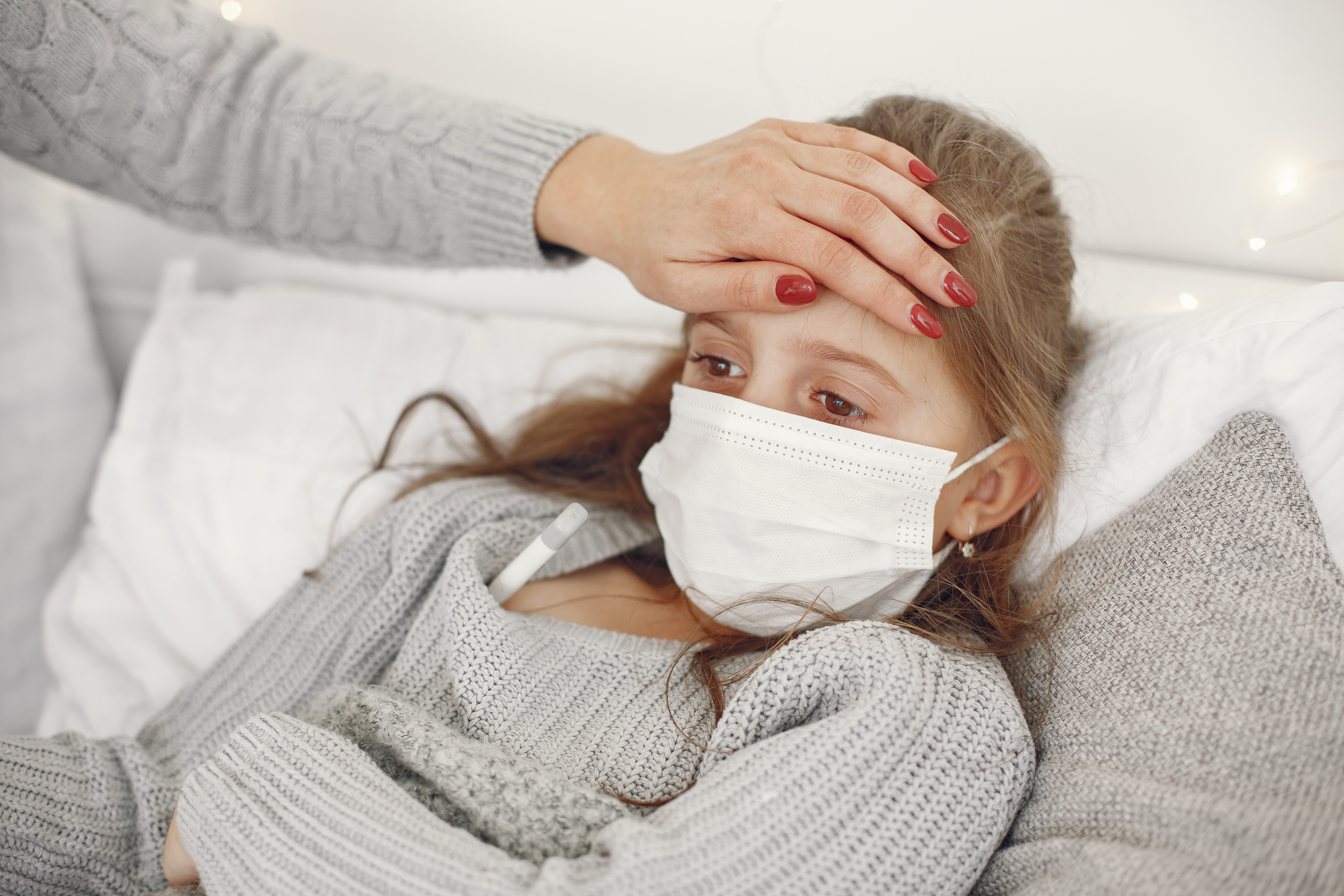 Врач Болибок: Параллельные волны ковида и гриппа внесли в группу риска детей
