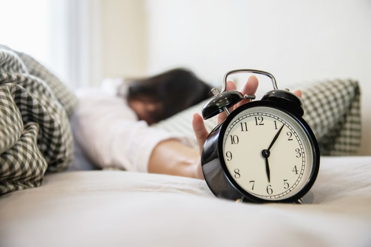 Психиатр Рудов: Отказ от будильника поможет побороть сезонную сонливость и бессонницу