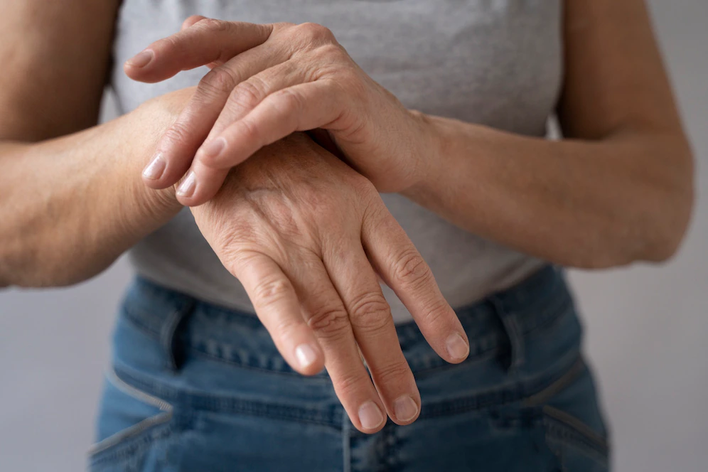 Невролог Фролова: Покалывание в пальцах сигнализирует о туннельном синдроме