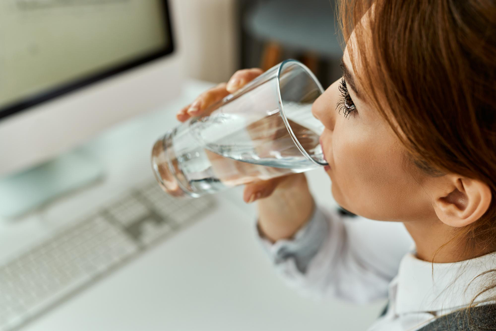 Опасность питья большого количества воды нутрициолог Рожок нашла мифом