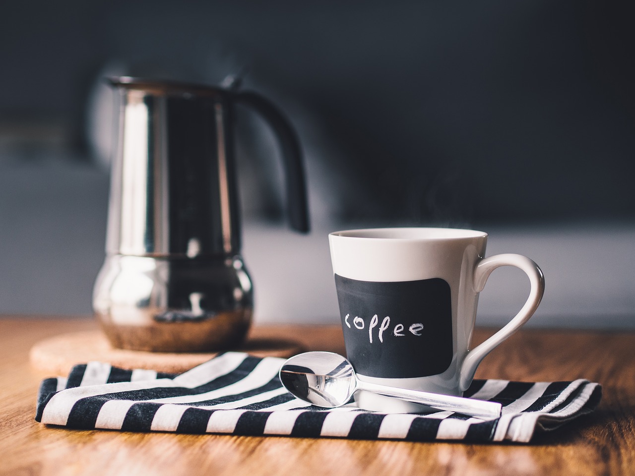 Биолог Ирина Лялина: Горячий кофе в жару может привести к обезвоживанию