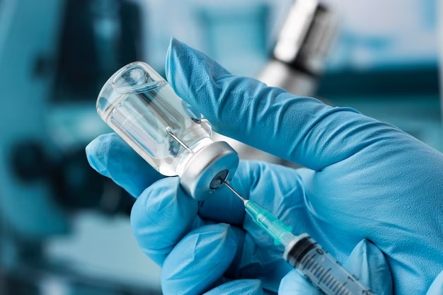 «Ъ»: Медиков и учителей освободили от обязательной вакцинации против ковида