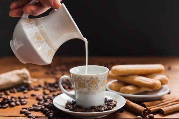 Терапевт Драпкина: Молоко нейтрализует антиоксидантные свойства кофе