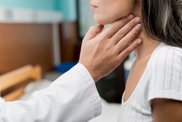 Врач Демьяновская: Першение или чувство кома в горле — один из симптомов стресса
