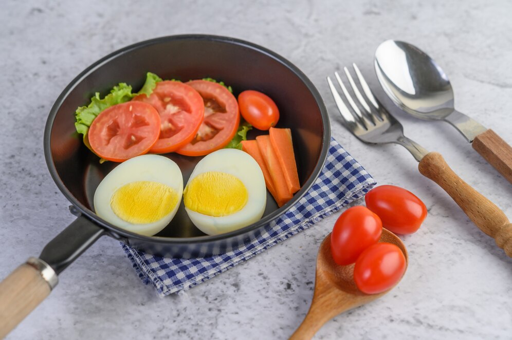 Гастроэнтеролог Белоусов назвал помидоры и яйца главными продуктами мужского здоровья