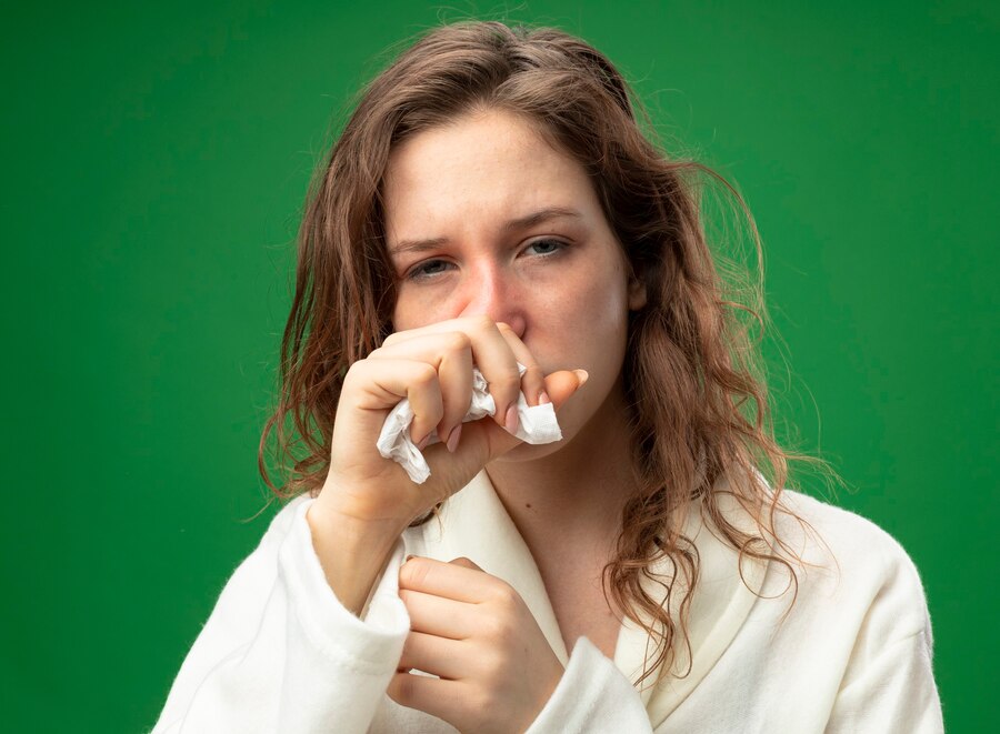 Терапевт Ионов: Аллергический насморк от простудного отличает прозрачная слизь