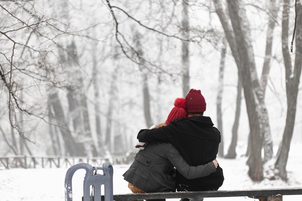 Терапевт Кондрахин: Сидя на холодном, можно застудить почки и придатки