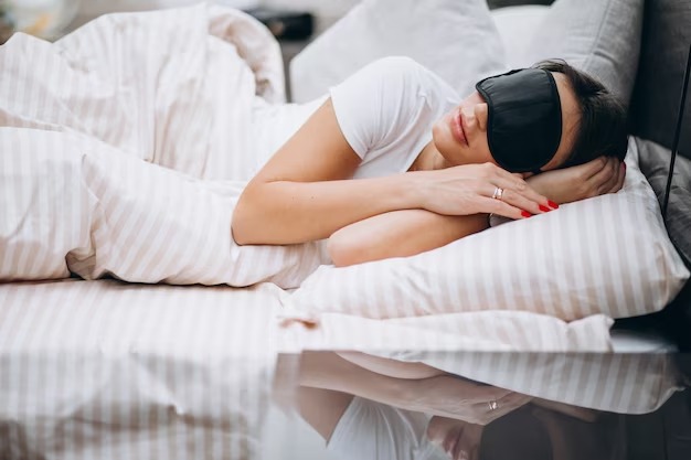 Психолог Сапкин: Простой способ выспаться в любое время суток – маска для сна