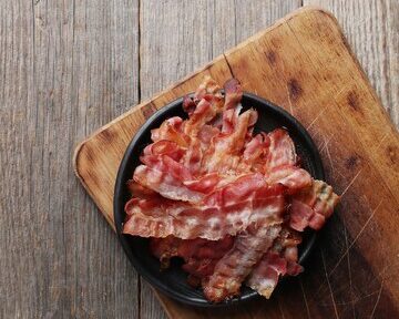 Pronews: Бекон и жирное мясо в рационе повышают риск образования тромбов