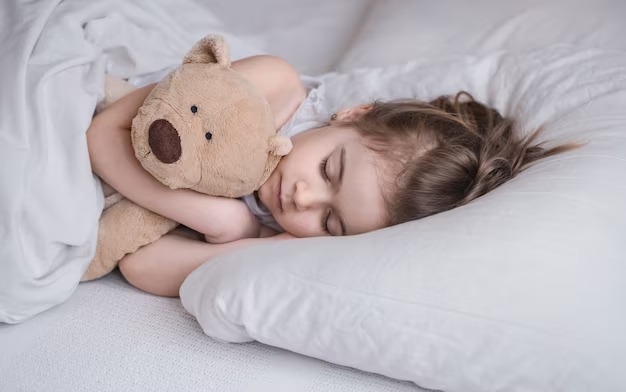 Диетолог Екатерина Денисова: Недосыпание в детстве может приводить к ожирению