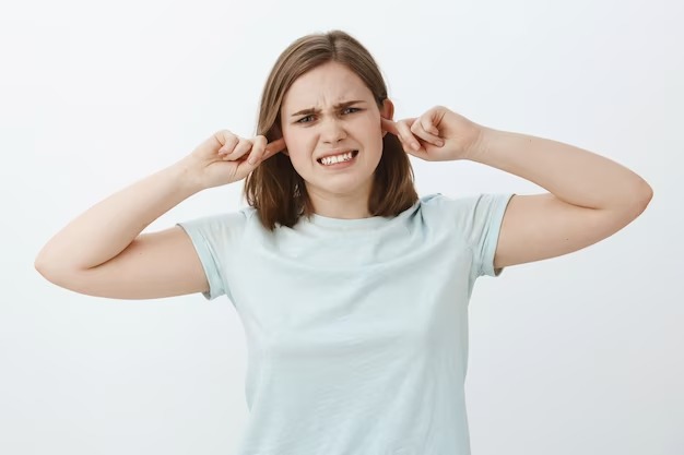 Невролог Андреева: Причиной пульсирующего шума в ушах может быть аневризма