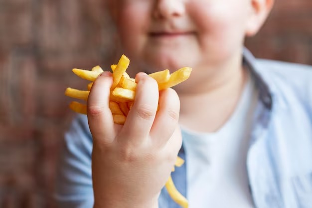Доцент Быстров: Выработка вкусовых привычек позволит избежать ожирения у детей