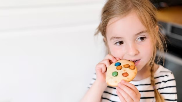 Педиатр Сайфулина: Сколько сладкого можно есть детям разного возраста