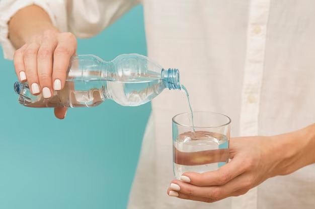 Эндокринолог Лебедева: Теплая вода помогает запустить пищеварительный процесс