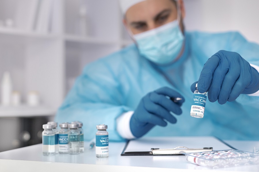 Саверский указал на связь вакцин против Covid с развитием онкологии