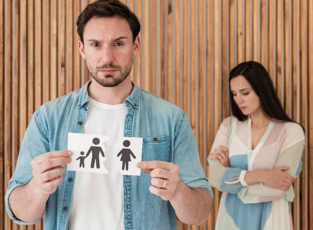 Психолог Дугенцова: Как помочь ребенку пережить развод родителей