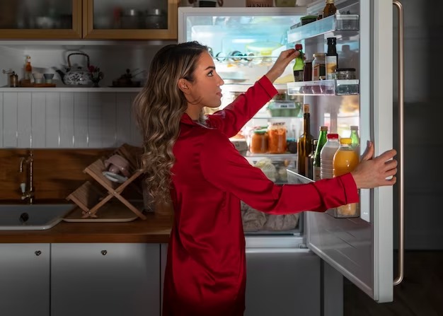 Rsute.ru: Яйца, молоко и сыр нельзя хранить на дверце холодильника