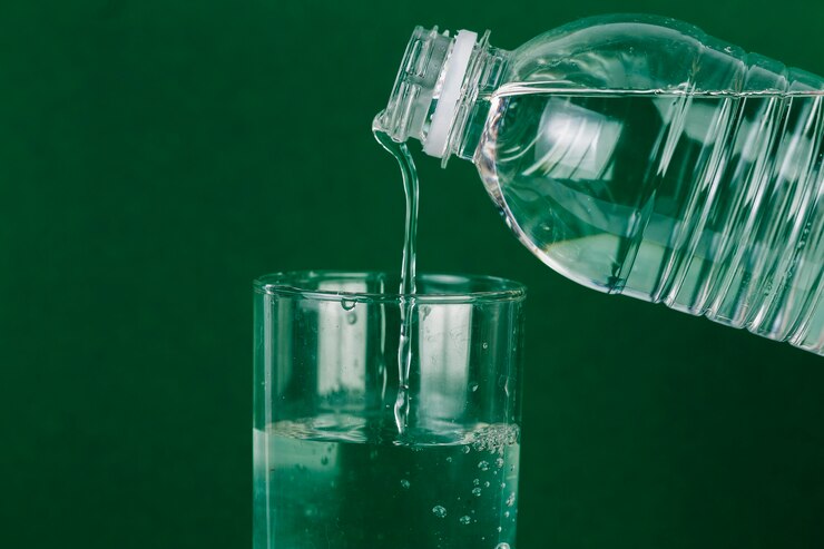 Терапевт Лепилова: Бесконтрольное питье минералки может спровоцировать аритмию