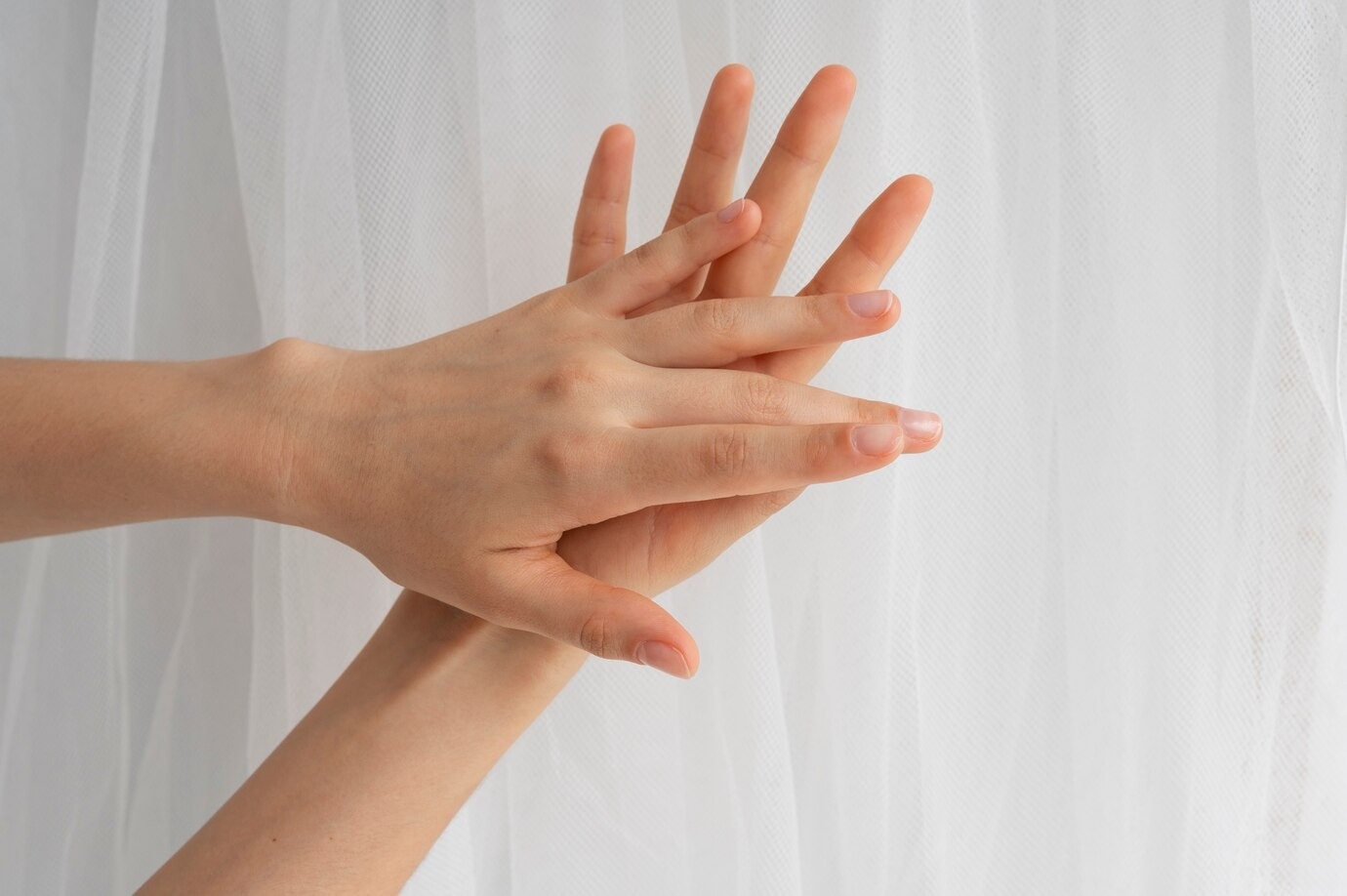 Доктор Бремс: Легкий «щипок» фаланги пальца руки определит обезвоживание